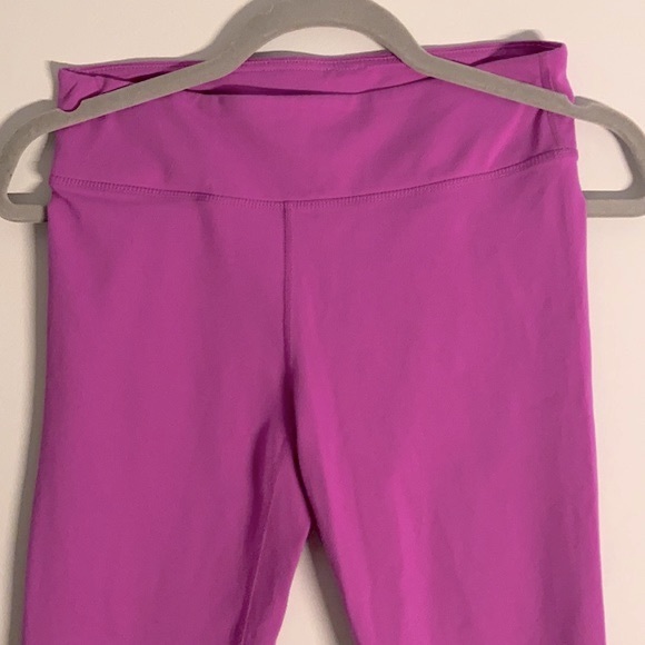 NEW Fabletics Salar Capri Leggings, Purple, Small - Picture 3 of 4